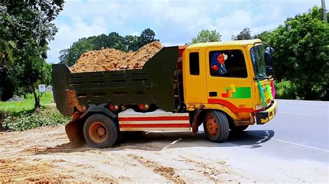 Dump Truck Working Bulldozer Mobil Truk