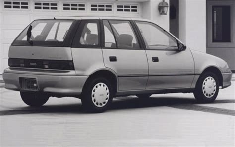 1991 Geo Metro Pictures - 3 Photos | Edmunds