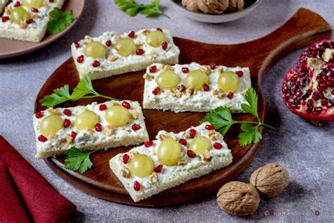 Tartine Al Gorgonzola Con Uva E Noci Ricetta Antipasto Sfizioso