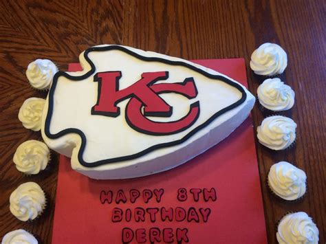 Kansas City Chiefs cake made with buttercream frosting. | How to make cake, Amazing cakes ...