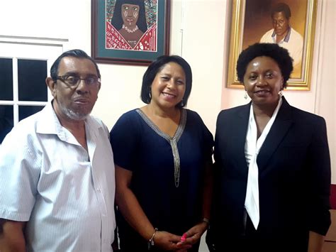 EMBAJADORA DE CUBA RECIBIDA POR LA DIRECCIÓN DEL PERIÓDICO THE