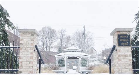 5 Spots for Romantic Winter Photos in Muskegon