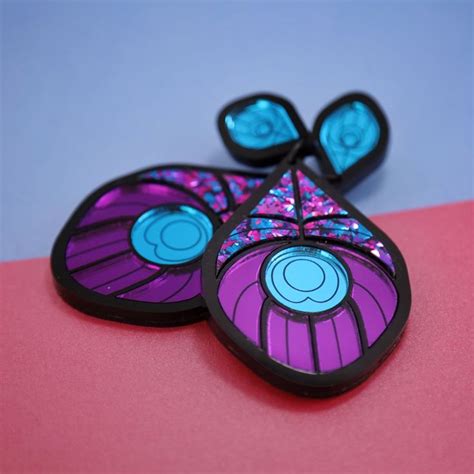 These Art Deco Inspired Peacock Feathers In Purple Fiesta Glitter And