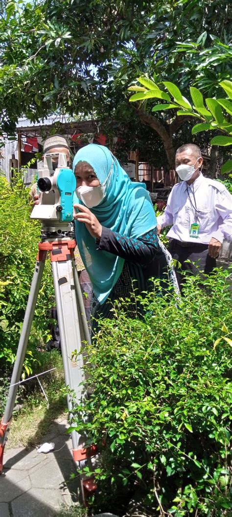 Penyuluh Agama Non PNS Kotagede Ukur Arah Kiblat Kantor Kementerian