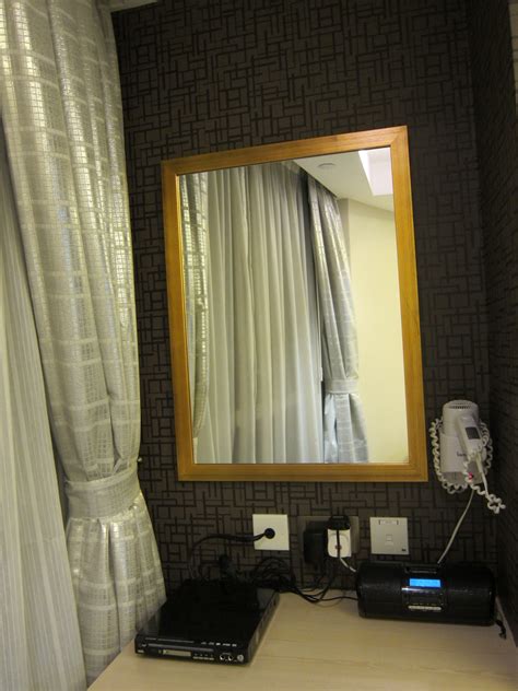 Glutton Anonymous: Wifi Hotel is Worth a Try