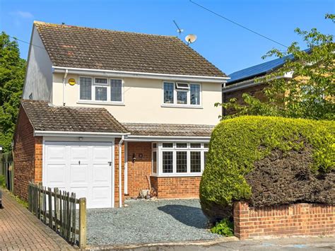 4 Bed Detached House For Sale In Woodside Chase Hockley Ss5 £650 000