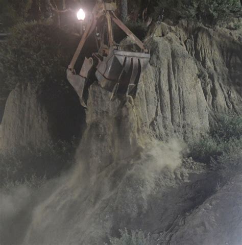 Cracked Santa Monica Bluffs Removed Between Pch And 10 Freeway Daily News