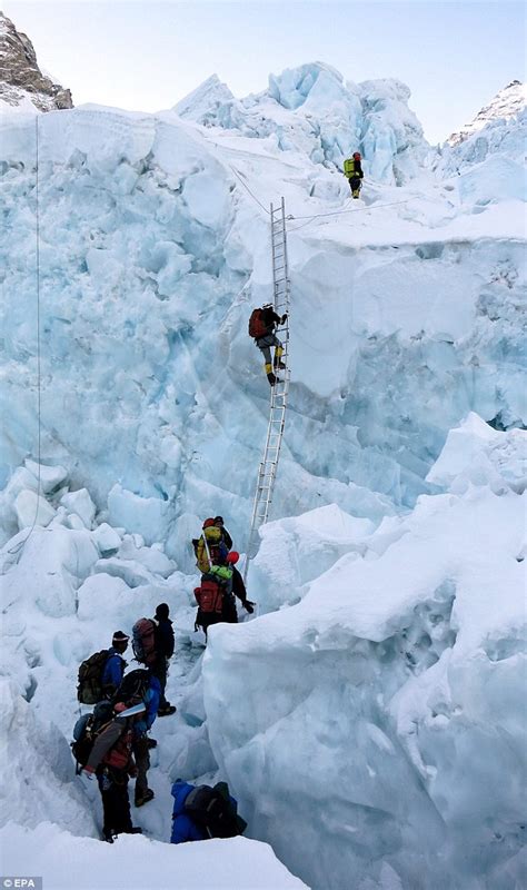 Everest Rescue Teams Say There Is Little Hope Of Finding Two Missing