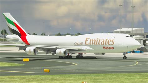 IMPOSSIBLE LANDING Go Around EMIRATES Boeing 777 Hard Landing At