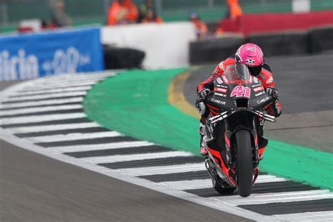 De infarto Aleix Espargaró doblega en la última vuelta a Pecco