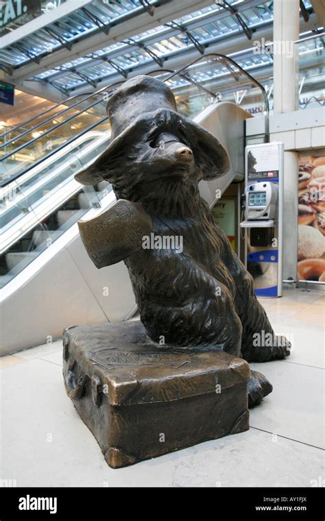 Paddington Bear Statue Paddington Station Hi Res Stock Photography And