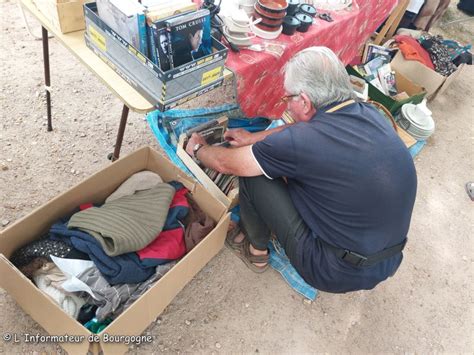 Montceau Vide Grenier Organis Par Le Cs Marronniers L Informateur