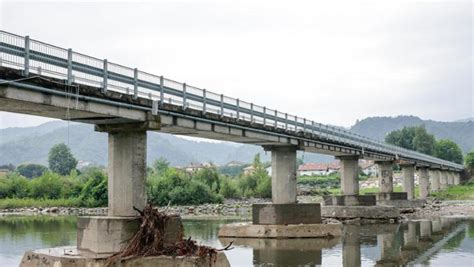 Grignasco Dopo Anni Riapre La Passerella Sul Fiume Sesia La Stampa