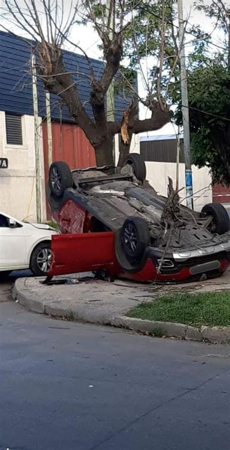 Violento Choque Y Vuelco En Lan S Dej Cuatro Heridos