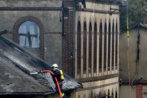 Vidéo Un Incendie Ravage Une Partie Dune Ancienne Usine à Saint