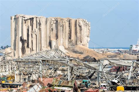 Puerto De Beirut Destruido Después De Una Explosión Sacudió Beirut El 4