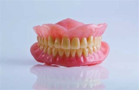 Dentaduras postizas que son tipos ventajas Clínica Garantía Dental