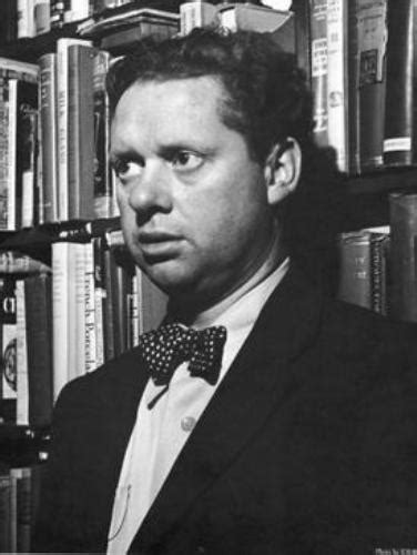 10 Facts About Dylan Thomas Fact File