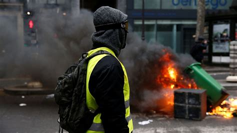 Demonstration In Paris Eskaliert Festnahmen Bei Gelbwesten