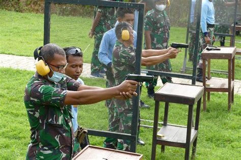 Tingkatkan Kemampuan Menembak Prajurit Mako Koarmada Iii Latihan