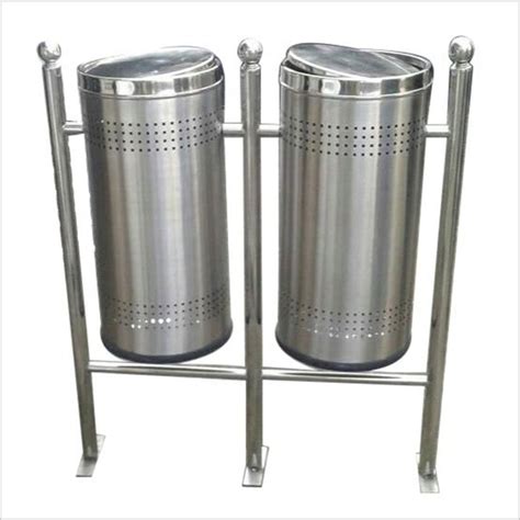 Pole Mounted Stainless Steel Dustbin Material Grade Ss304 Capacity