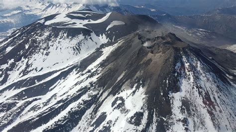 Alerta naranja en Mendoza por una explosión en el Volcán Chillán