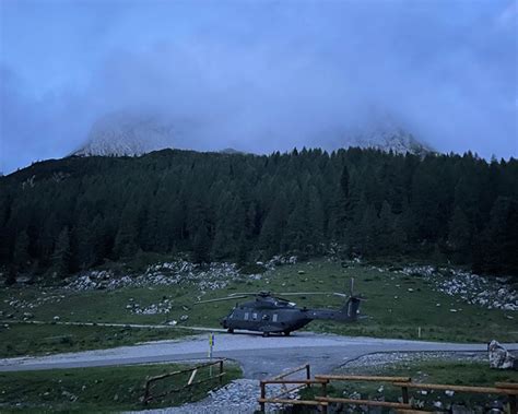 Salvi Gli Alpinisti Bloccati Lungo La Parete Nord Del Monte Zermula