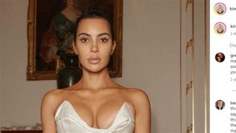 Kim Kardashian pokazała sesję w gorsecie Fani są przerażeni jej