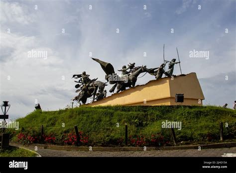 MANIZALES COLOMBIA MAYO 2022 Monumento A Los Colonizadores Creado