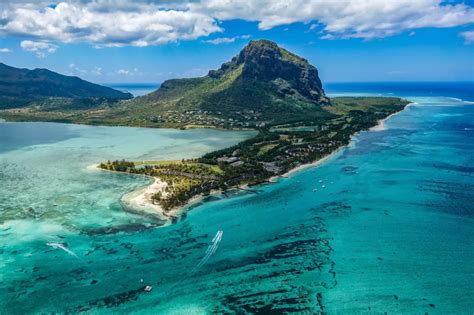 Everything About The Underwater Waterfall In Mauritius Veena World