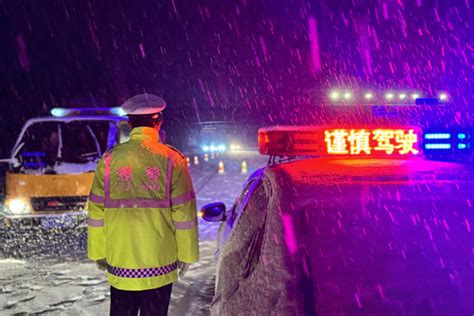 山西公安交警积极应对降雪全员上路保安全黄河新闻网