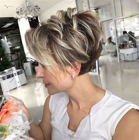 24 Chic Pixie Hairstyles with Highlights to Adore - Page 4 of 24