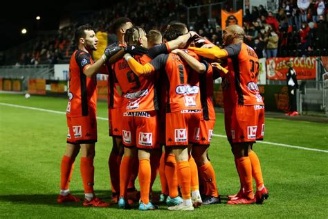 Stade Lavallois Laval Assure Lessentiel Et Prend La Tête Du Championnat