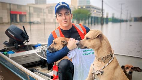 C Lio Studart Doa Barco Para Ajudar Nos Resgates De Pessoas E Animais