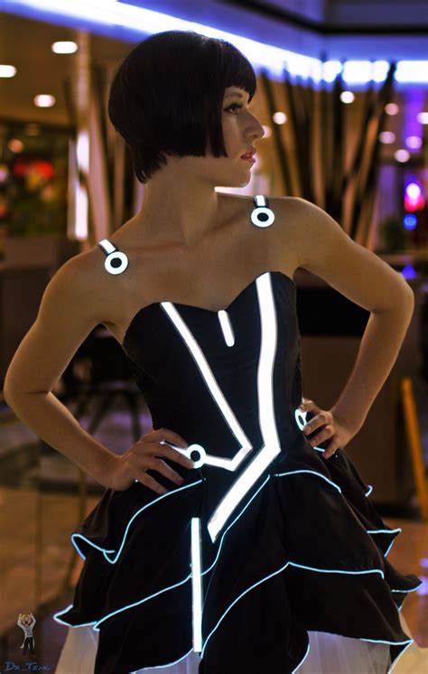 This Tron Prom Dress Is Spectacular Pic Global Geek News