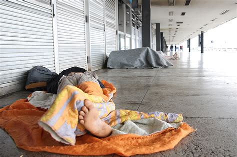 Sem Informa O Higiene E Abrigos Popula O De Rua Direitos Humanos