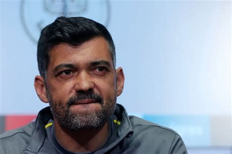 Sérgio Conceição acredita que o FC Porto ainda pode revalidar o título