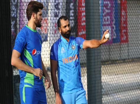 Ind Vs Pak T20 Wc What Happened Between Mohammed Shami And Shaheen