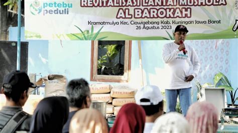 Petani Tebu Gotong Royong Bangun Fasilitas Umum Bareng Warga Di