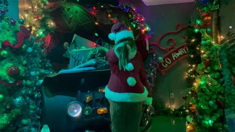 PHOTOS VIDEO The Grinch Meet And Greet Returns To Seuss Landing For