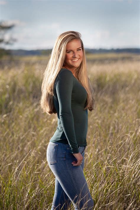 High School Senior Portrait Poses For Girls