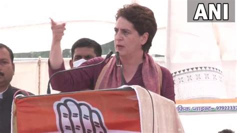 Priyanka Gandhi Accuses Bjp Of Divide And Rule Asks People To Say