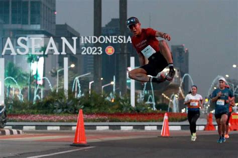 Bergaya Di Lps Monas Half Marathon Koran Jakarta