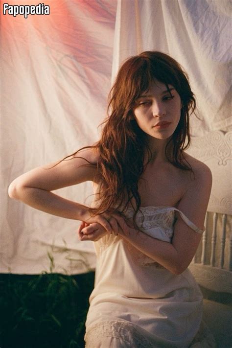 Sophie Thatcher Nude Leaks Photo 11816555 Fapopedia