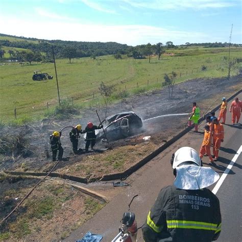 Voz De Ilha Grande Carro Ocupado Por Cocalenses Pega Fogo Ap S