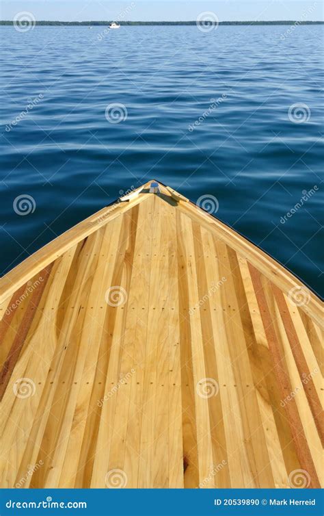 Cubierta De Madera Del Arqueamiento De La Tira Del Barco De Madera Foto De Archivo Imagen De