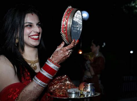 Karwa Chauth 2022 इस साल करवा चौथ पर बन रहे हैं ये शुभ योग जानें