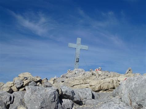 steht man dem schiefen Gipfelkreuz gegenüber Fotos hikr org