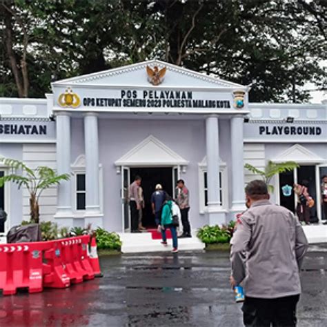 Asyik Ada Posyan Miniatur Istana Merdeka Di Stasiun Kota Baru Malang