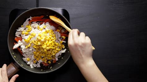 Cómo hacer rollos de ensalada de pollo Comedera Recetas tips y